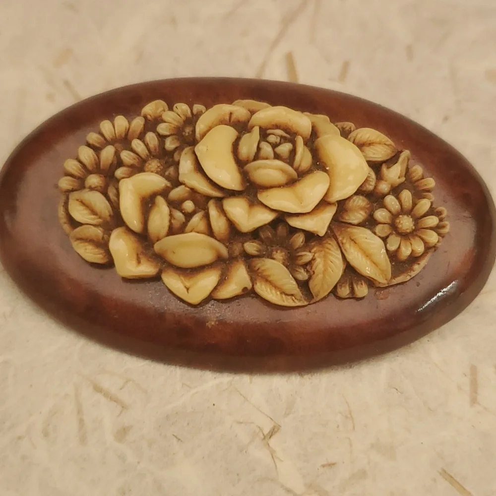VINTAGE 1940s CARVED CELLULOID Rose FLORAL PIN BROOCH WOOD OVAL 2 1/4